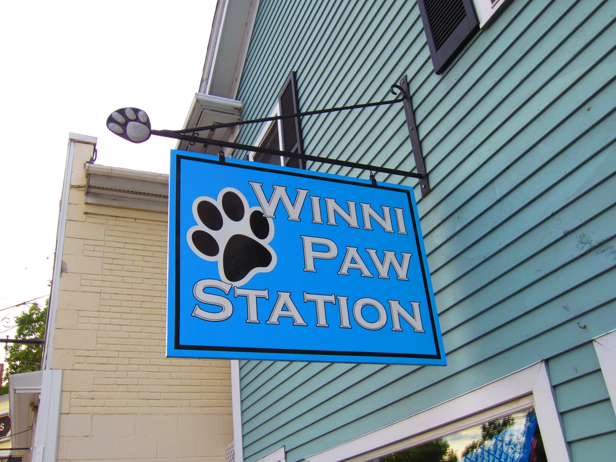 Winni Paw Station